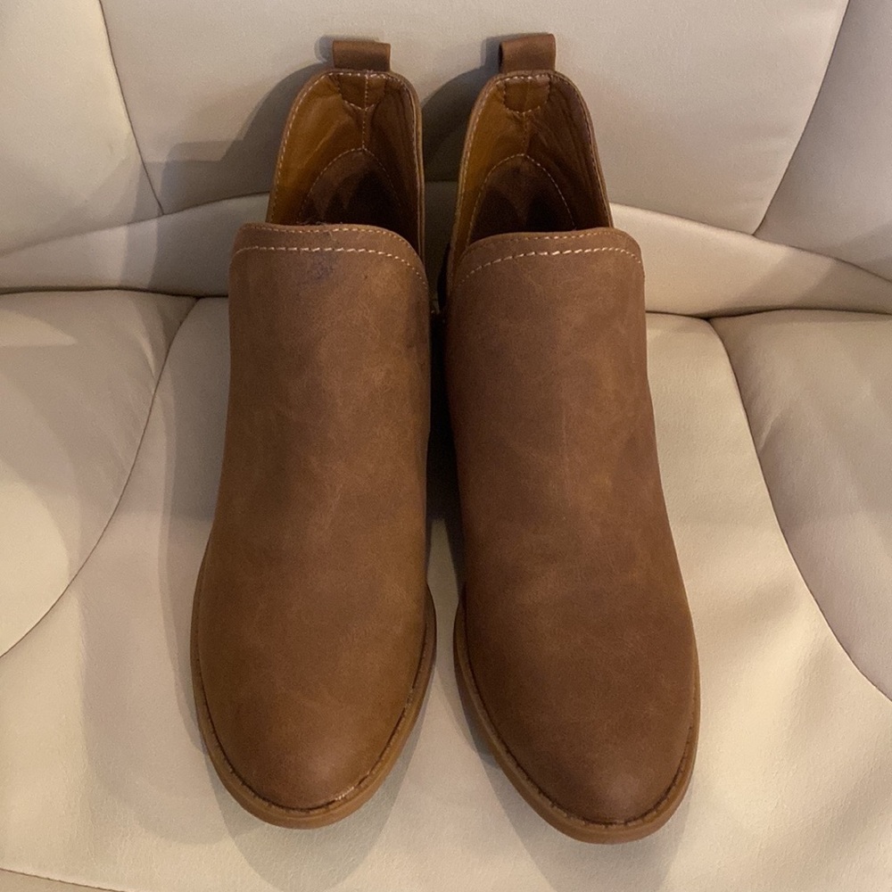 Brown Universal Thread Black Booties Never Worn - image 4